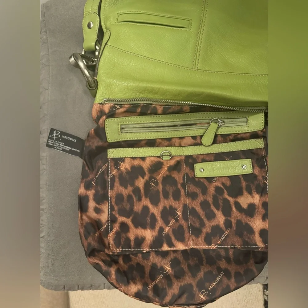 B Makowsky Bright Green Pebble Leather Convertible Crossbody/ Shoulder Bag - Picture 2 of 11